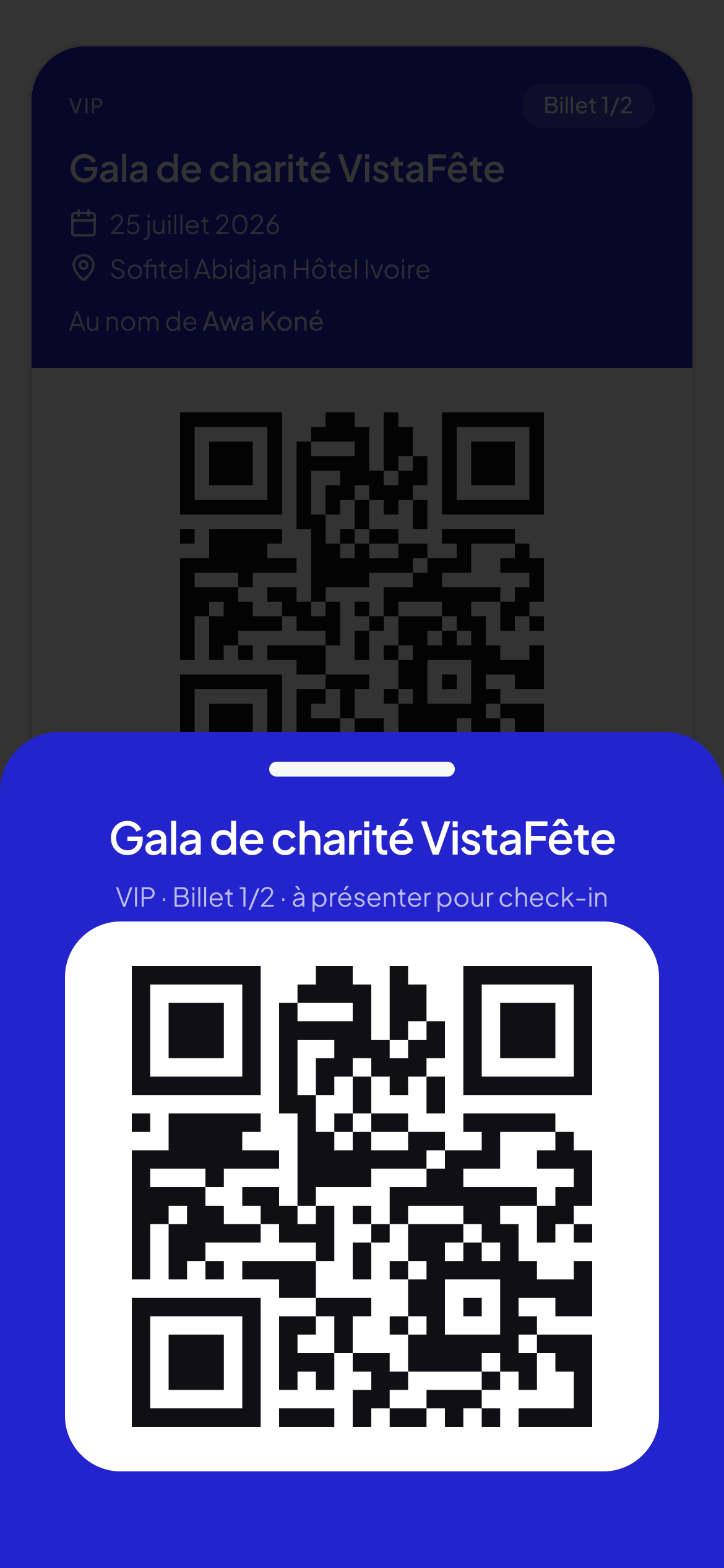 Un ticket agrandi à l'entrée, prêt à être scanné pour le check-in.